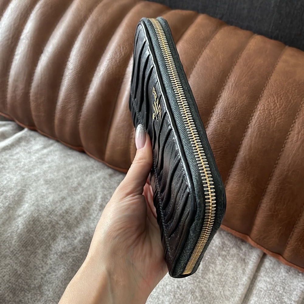 Prada Wallet - Picture 4 of 11